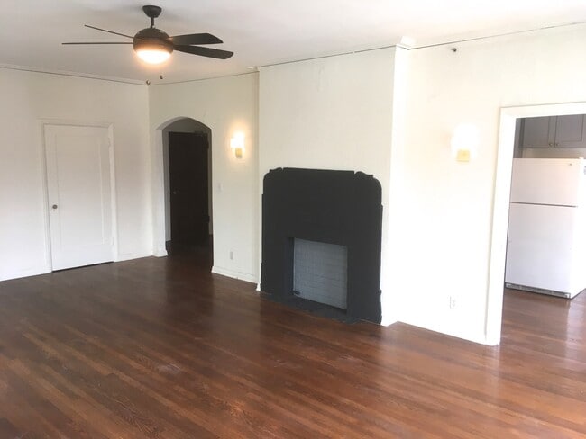 Building Photo - 620 S Ardmore Ave