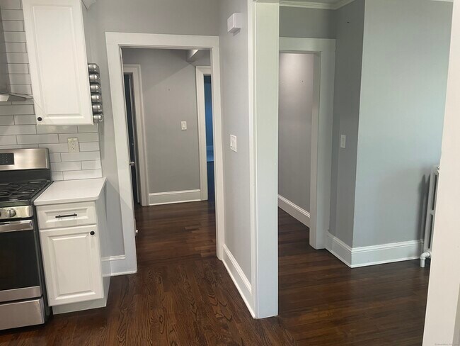 Foto del edificio - 880 Quaker Ln S