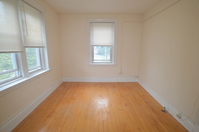 Building Photo - 15 Lynde St