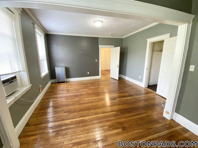 Building Photo - 195 Park Dr