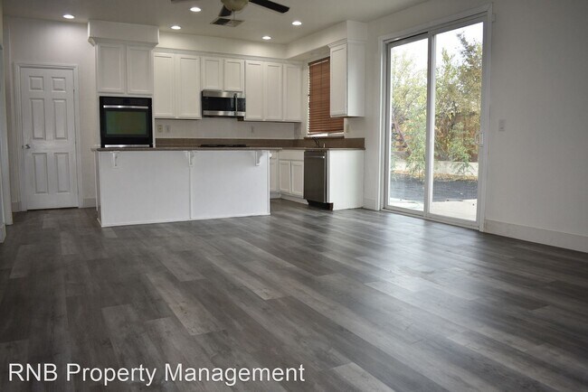 Building Photo - 5 br, 3 bath House - 125 Marinette Court