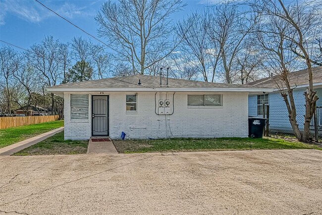 Building Photo - 7818 Oak Knoll Ln