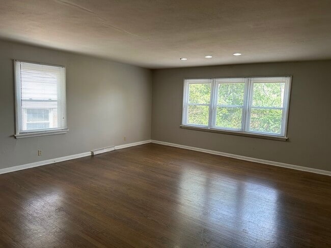 Building Photo - Kirkwood Home 3Bd 1.5 Bth Home