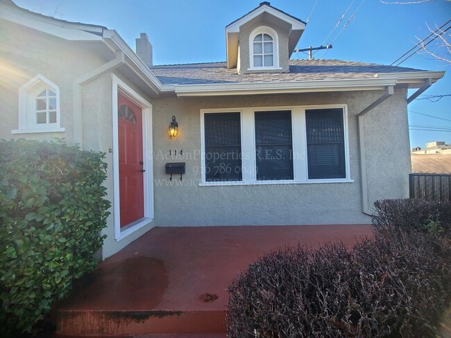 Building Photo - Action Properties R.E.S. Inc offering Central Roseville 2 Bed, 1bath  Carport Parking, Large yard...