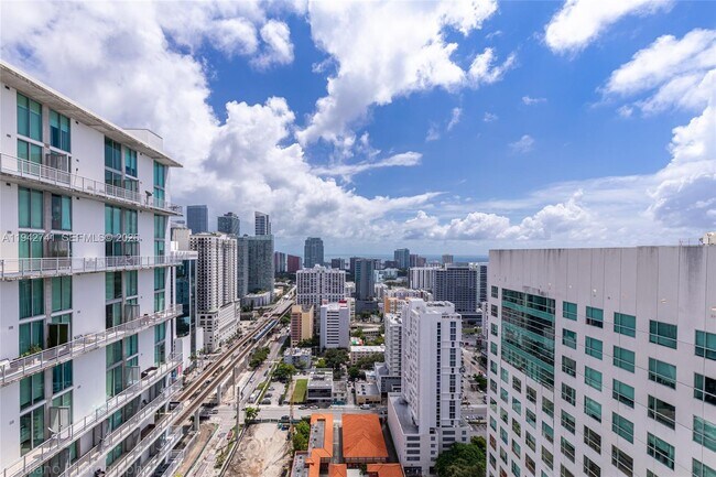 Foto del edificio - 690 SW 1st Ct