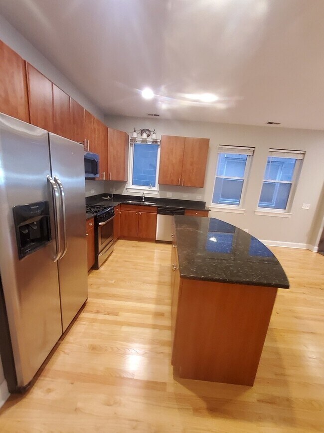 Foto del edificio - 2158 N Natchez Ave
