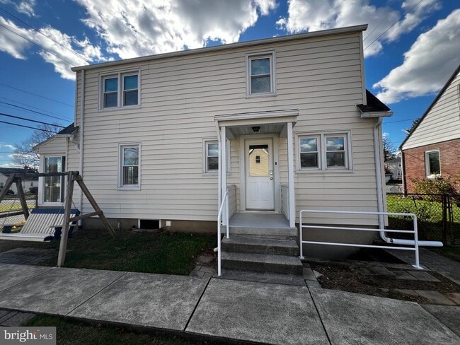 Building Photo - 770 S Lincoln St