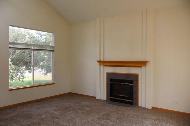 Foto del edificio - Bright & Spacious Single-Family Home in Great Location + $200 Off First Months Rent!