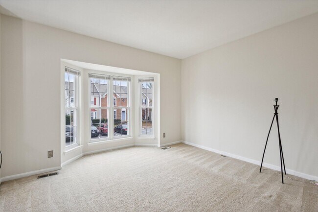 Foto del edificio - 15514 Port Washington Ct