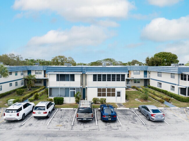 Foto del edificio - 233 Brittany F