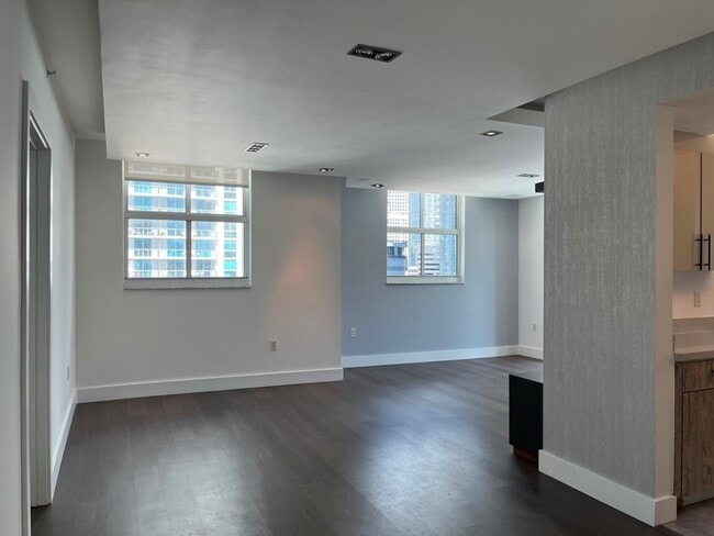 Building Photo - 1250 S Miami Ave