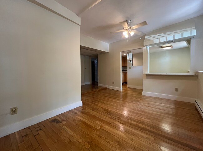 Building Photo - 8 Colliston Rd