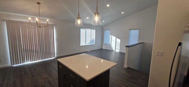 Foto del edificio - 3 Bed 3 Bath Town Home