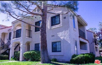 Building Photo - 2554 Olive Dr