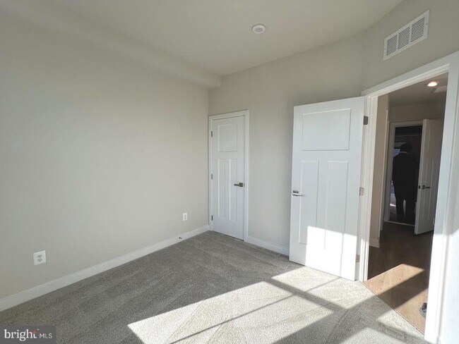 Building Photo - 4308 Ellipse Ter