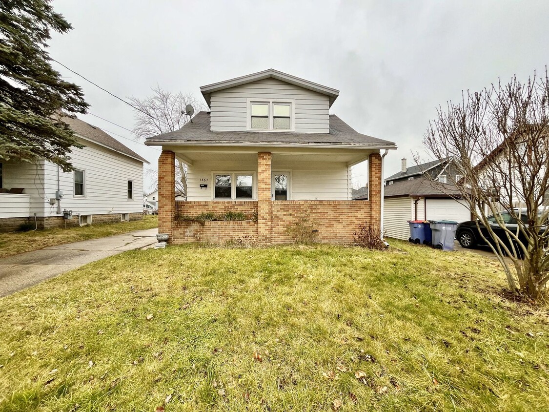 Foto principal - Three Bedroom Home in Northeast Grand Rapids