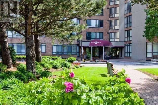 Photo du bâtiment - 55 Bamburgh Cir