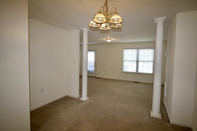 Foto del edificio - 103 Mabel Ln