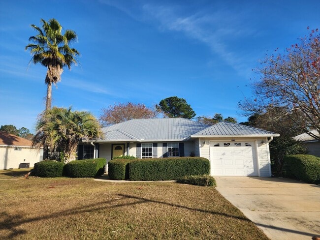 Building Photo - Adorable back yard in Gulf Shores - 3/2