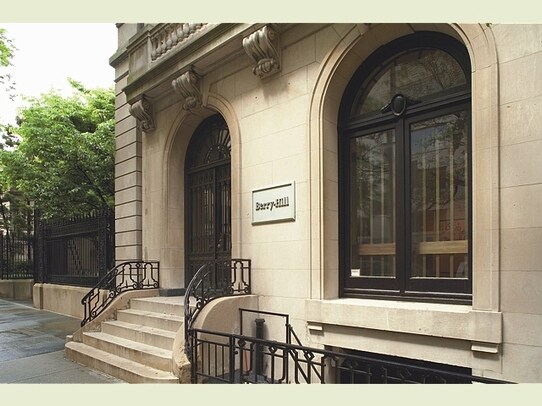 Building Photo - 11-15 E 70th St