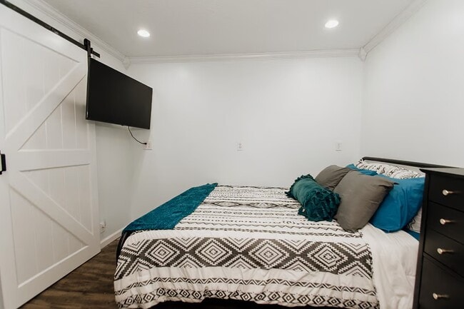 Building Photo - 417 N Jefferson St