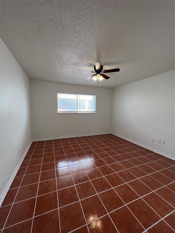Foto del edificio - 1104 W Tri Oaks Ln
