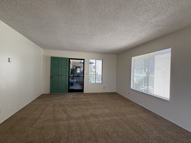 Building Photo - 5562 Lauretta St