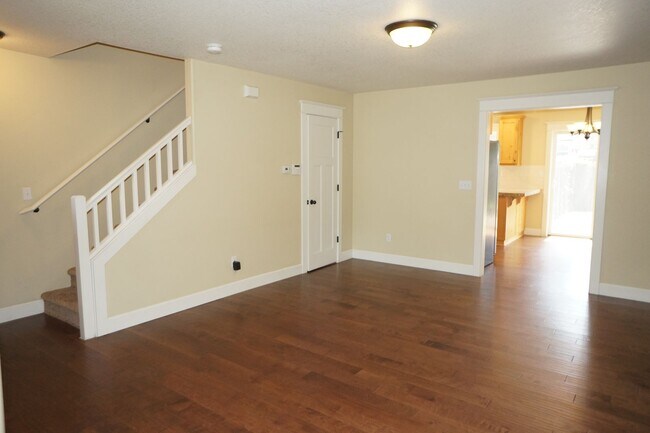 Foto del edificio - NE Piedmont 3-bedroom Beauty! - APPLICATIO...
