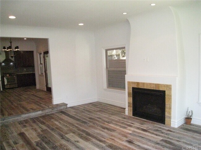 Building Photo - 1265 S Cloverdale Ave