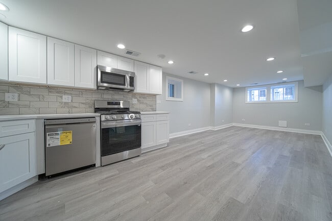Building Photo - 5031 W Maypole Ave