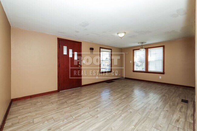 Building Photo - 2107 Hillside Ave