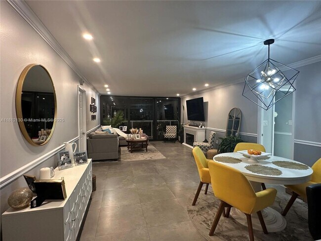 Foto del edificio - 3701 N Country Club Dr