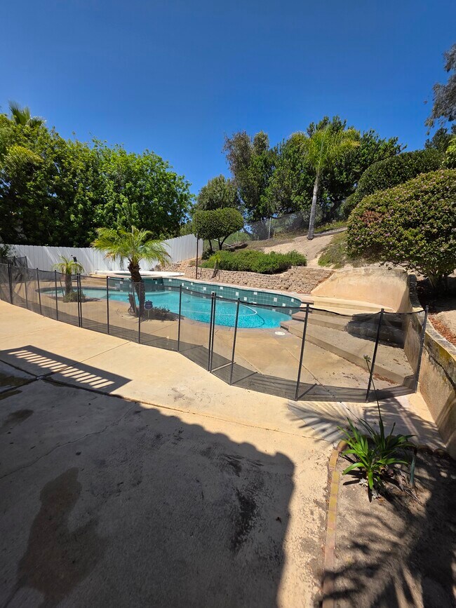 Foto del edificio - 461 Ridgeview Ct