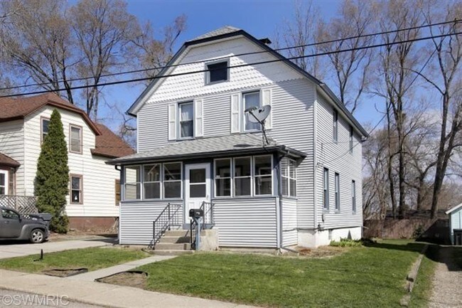 Building Photo - 4 br, 1.5 bath House - 132 Remine St