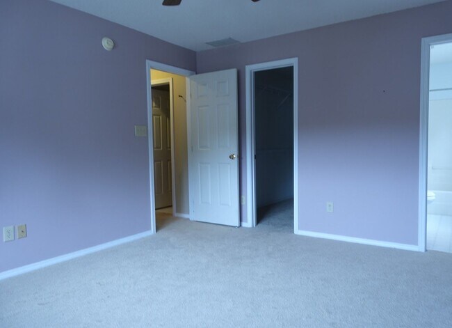 Foto del edificio - Beautiful 3BR Home with Solar Panels in Winslow Farm!