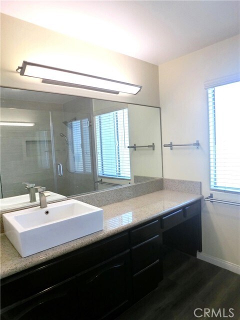 Foto del edificio - 5015 Tyler Ave