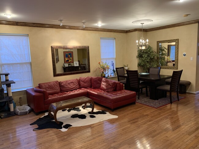 Foto del edificio - 700 Crooked Creek Dr