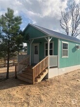 Building Photo - 110 Pine Tree Loop