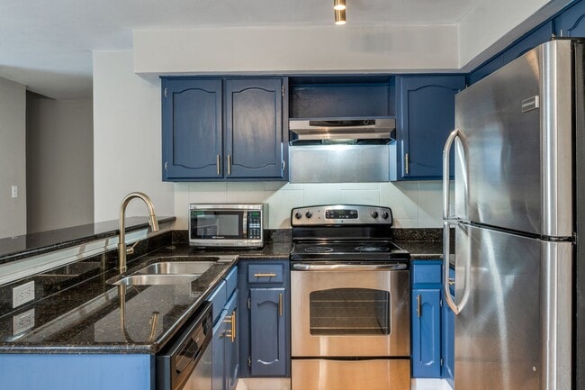 Building Photo - 3022 Forest Ln