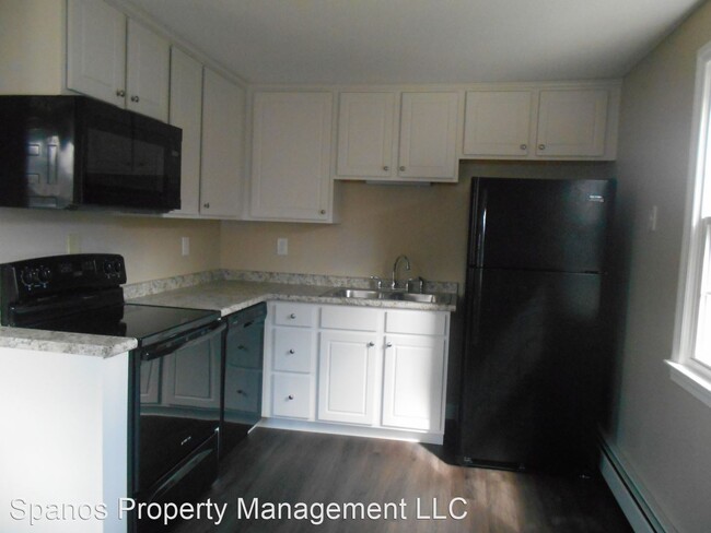Building Photo - 2 br, 1 bath House - 1 Colonial Drive Unit 4