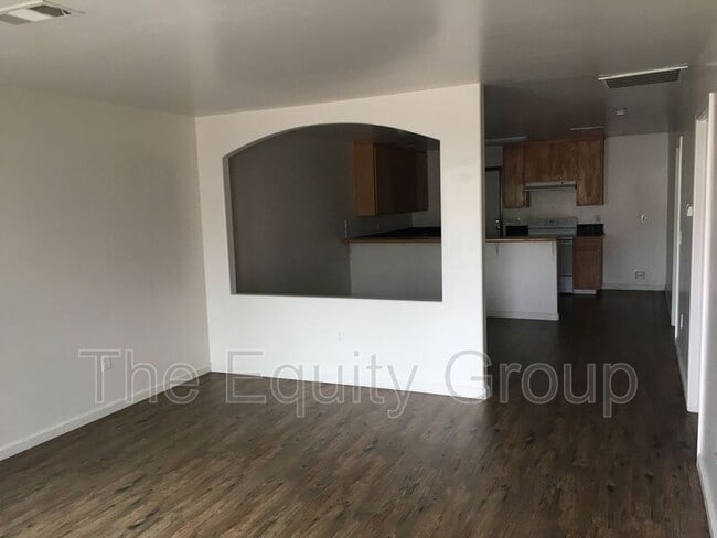Foto del edificio - 415 N Park St