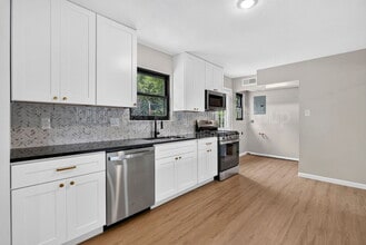 Building Photo - 216 Allen Dr
