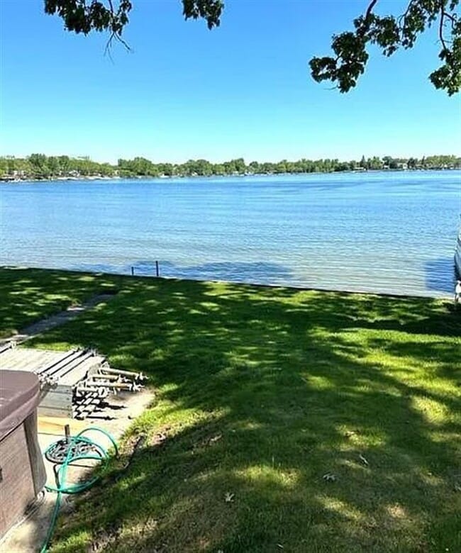 Building Photo - EXQUISITE Durnham Home