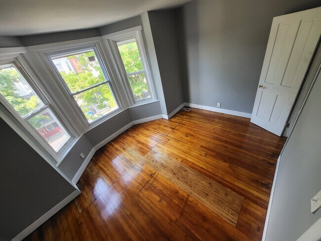 Master Bedroom - 6142 Irving St