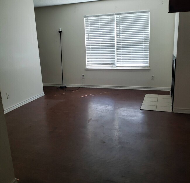 Foto del edificio - 2200 E Trinity Mills Rd