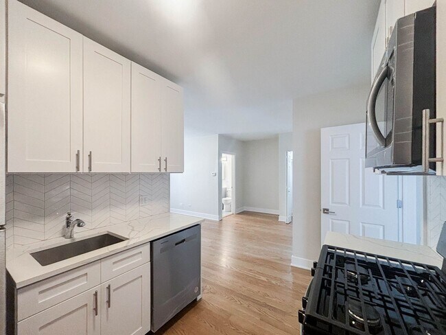 Foto del edificio - 1940 W Wilson Ave