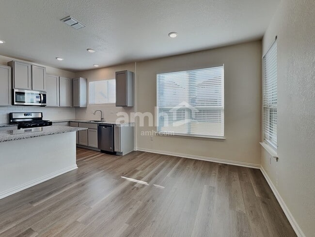 Building Photo - 2709 Lillybrook Ln