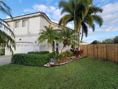 Building Photo - 755 SE 30th Dr