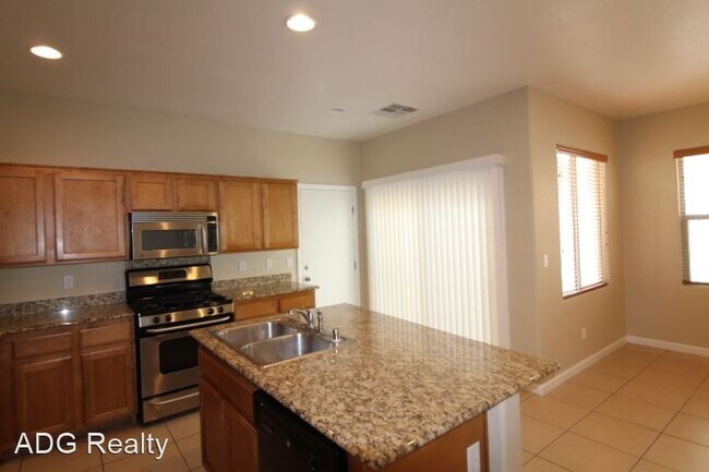 Building Photo - 3 br, 2.5 bath House - 6709 Bluebell Garde...