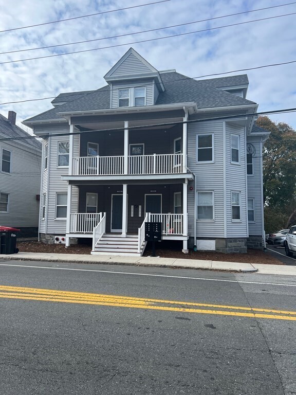 Foto principal - 956 Bridge St